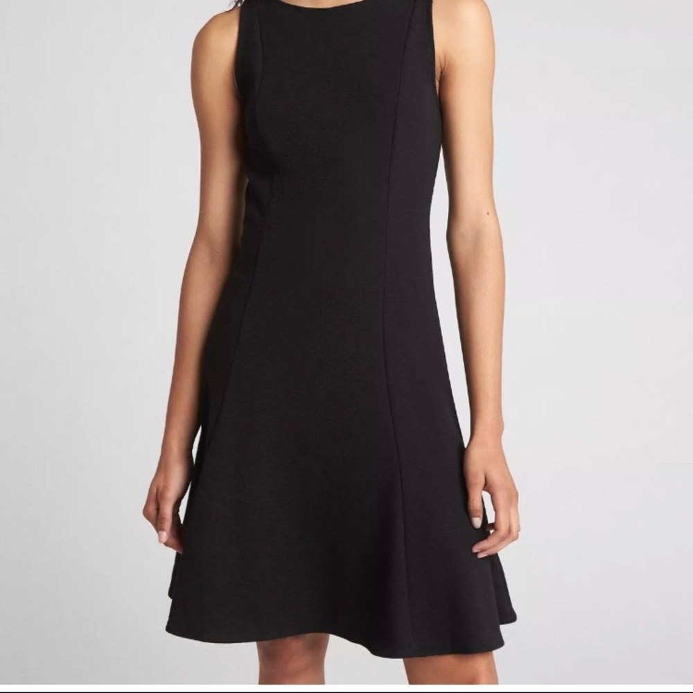 NEW w Tags -Gap New black fluted dress size